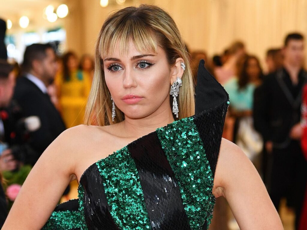 Miley Cyrus Vermögen – Alter, Karriere, frühes Leben und mehr! Miley Cyrus