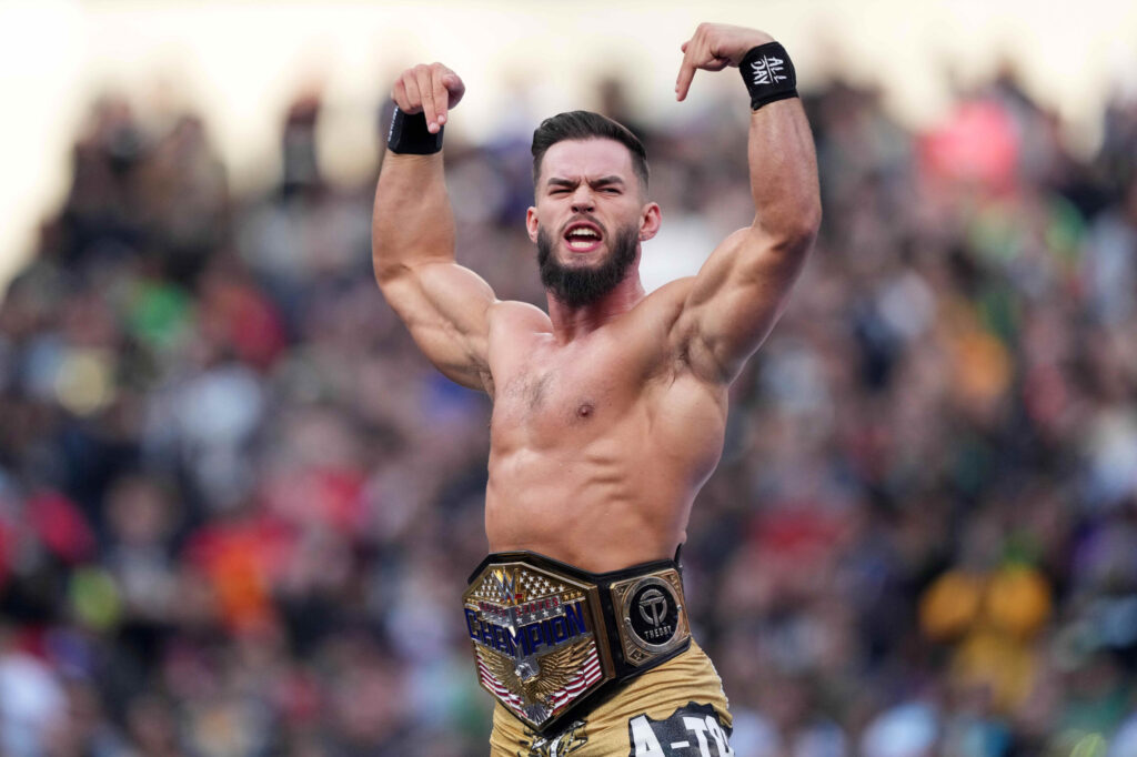 Austin Theory schießt auf gescheitertes Geld in der Bank, Cash In & Roman Reigns austin theory