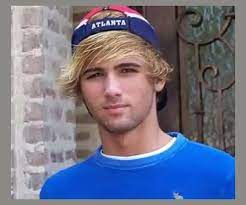 Lernen Sie Miley Cyrus‘ weniger bekannten Halbbruder Christopher Cody kennen, der derzeit für Schlagzeilen sorgt christopher cody