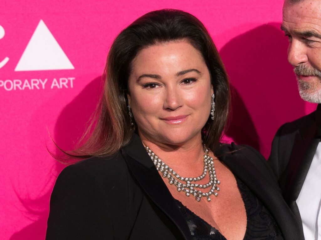 Wie Keely Shaye Smith Pierce Brosnan wirklich kennengelernt hat und warum ihre Beziehung immer noch funktioniert keely shaye smith