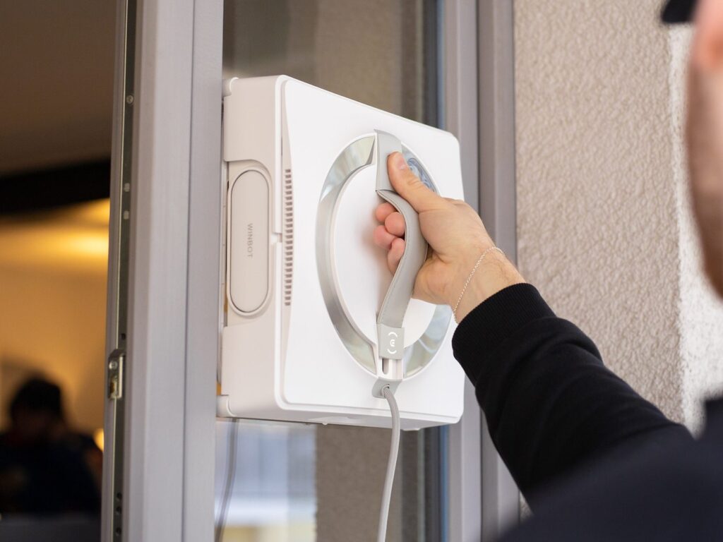 Ecovacs Winbot W2 Omni Testbericht: Ein seltsamer und wunderbarer Fensterputzroboter winbot w2 omni