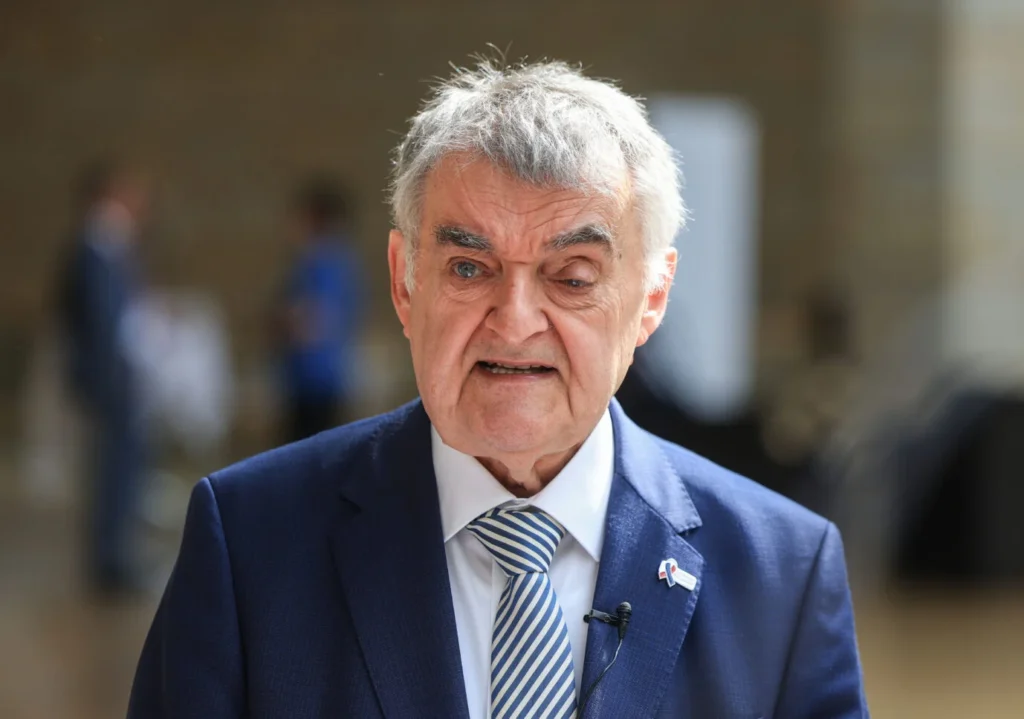 Was hat Herbert Reul am Augenlid? Hintergründe und Fakten was hat herbert reul am augenlid