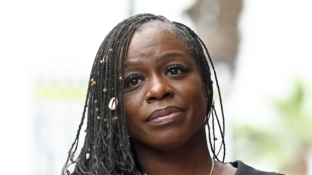 Wer ist Sekyiwa Shakur? Tupac Shakurs Schwester bezeichnet die Verhaftung von Duane Davis als „entscheidenden Moment“ in der Mordermittlung Sekyiwa Shakur