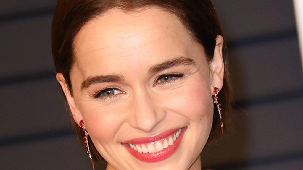 Emilia Clarke Krankheit – Faktencheck 2026: Gehirnaneurysma, Schlaganfall-Gerüchte, Gesundheit, Karriere und ihr mutiger Kampf zurück ins Leben emilia clarke krankheit