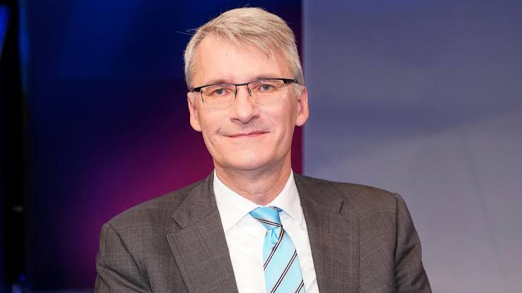 Mit wem ist Elmar Theveßen verheiratet? Ehefrau und Familie mit wem ist elmar theveßen verheiratet